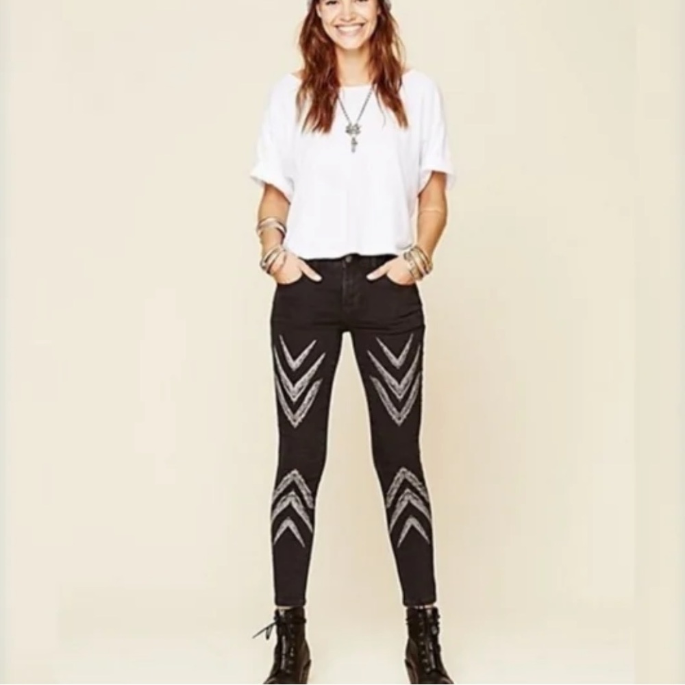 Free People Dotted Ikat Arrow Chevron Black Skinny Jean's - Picture 2 of 5